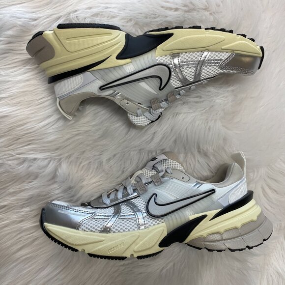 Nike V2K Run White Silver Womens Running Shoes FD0736-100 VNDS Size 6.5 - Picture 4 of 6